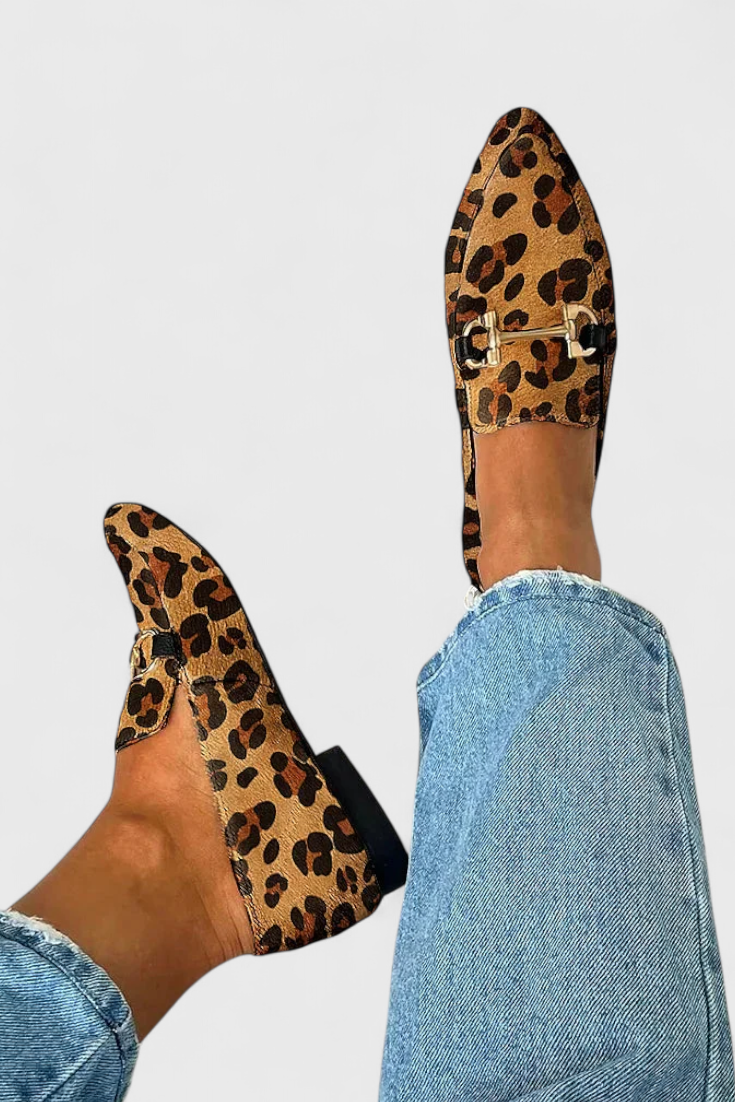 Lluvia Mocasines Elegantes con Patrón Grabado y Tacón Sutil