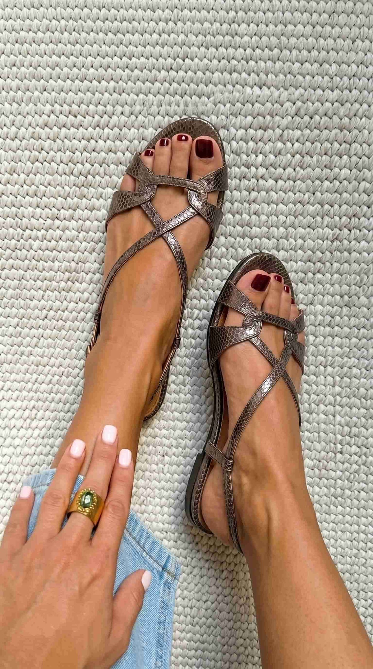Sandalias slingback efecto serpiente - vista lateral
