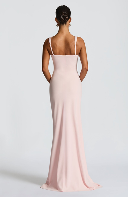 VESTIDO LARGO SATINADO CON ESCOTE CUADRADO Y ABERTURA