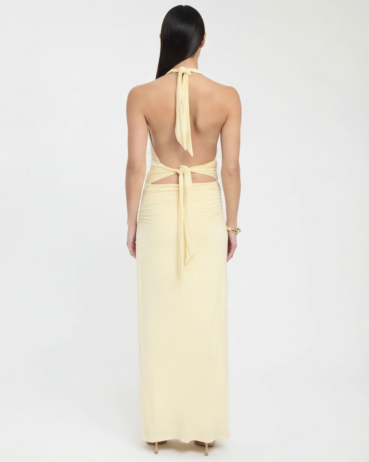 VESTIDO LARGO HALTER CON ESPALDA DESCUBIERTA