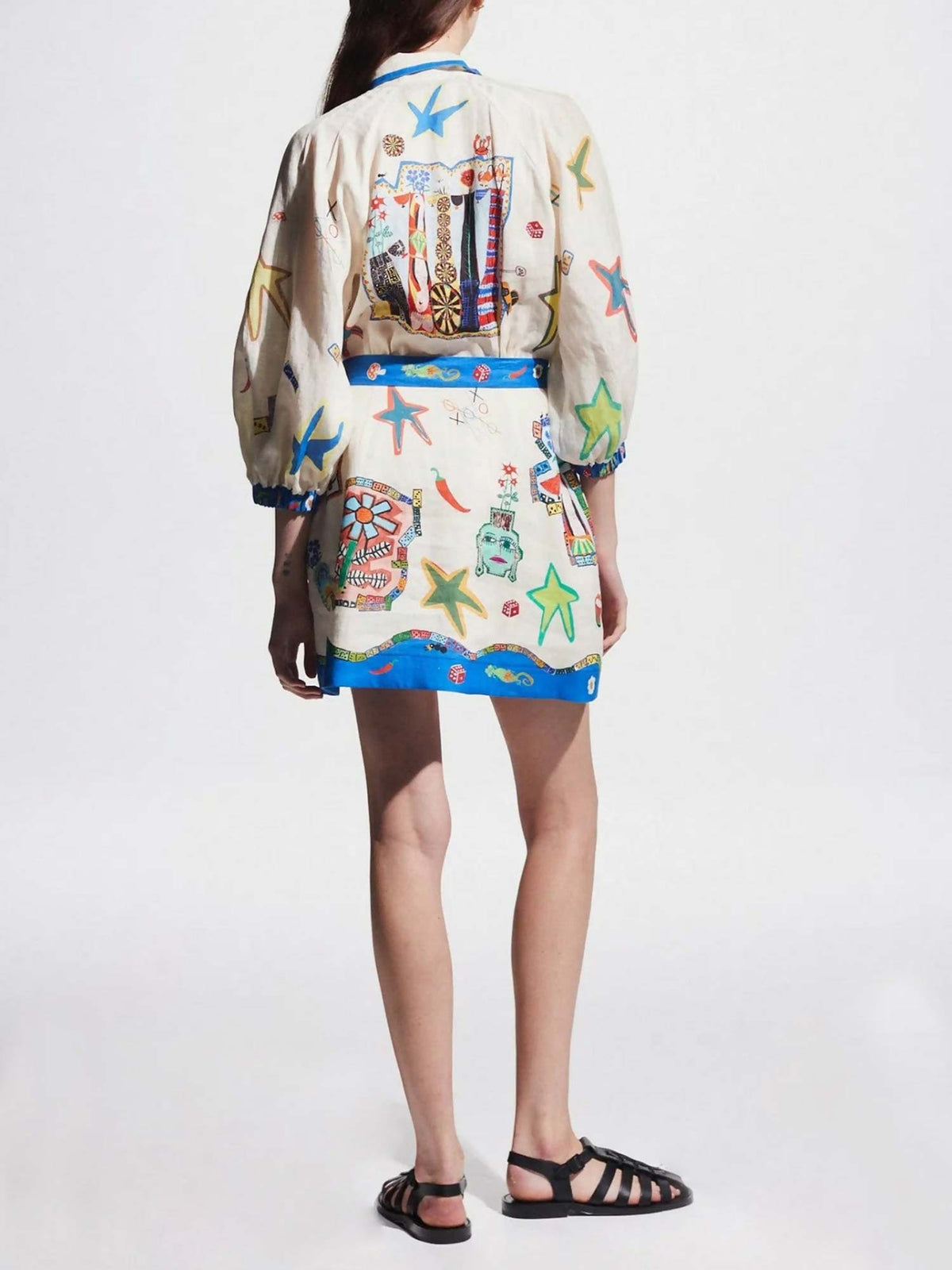 MINI VESTIDO CON ESTAMPADO TROPICAL Y CINTURÓN