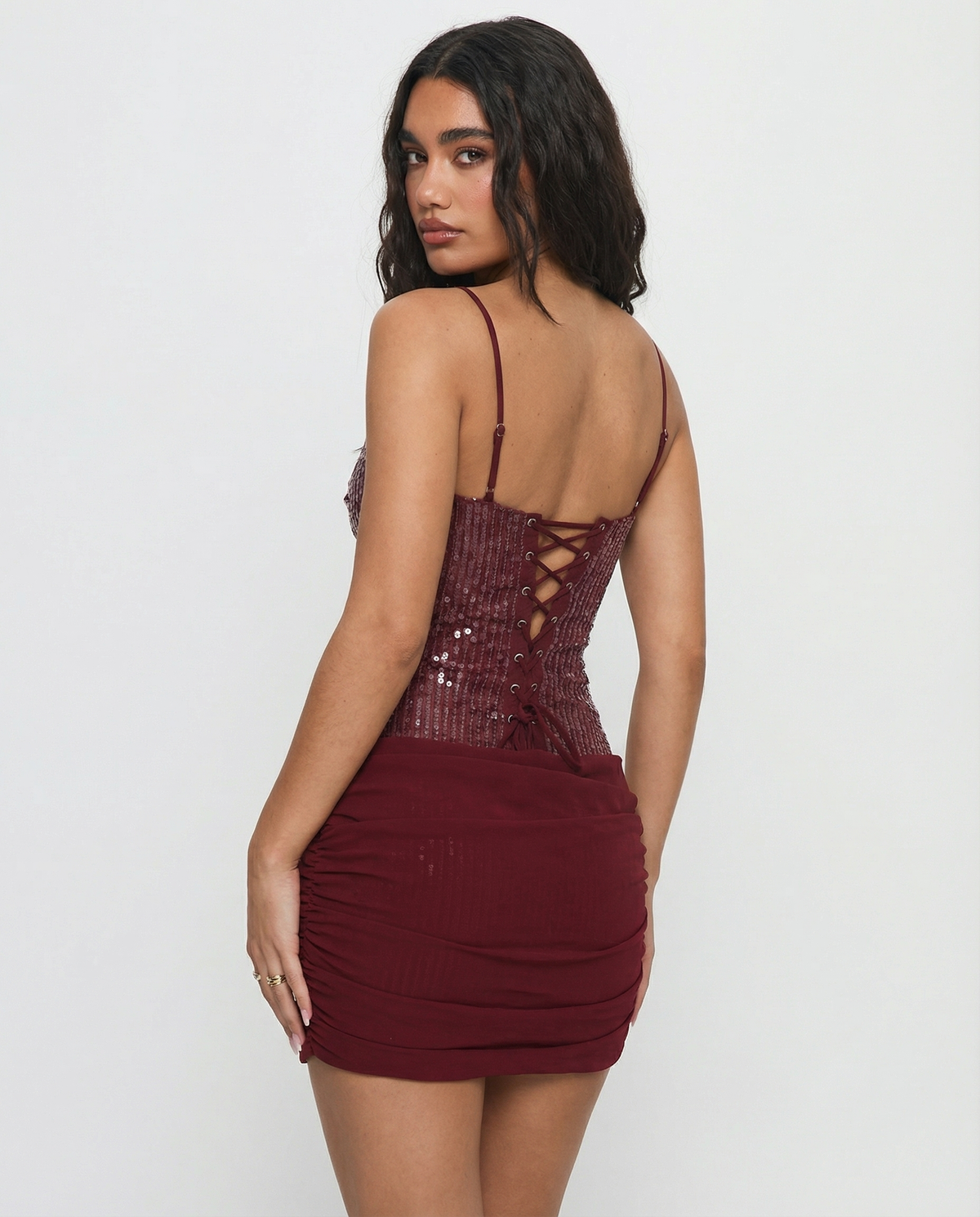 VESTIDO MINI CON LENTEJUELAS Y ESPALDA CORSET