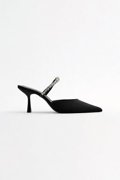 Sandalias de tacón alto con punta afilada adornadas con strass