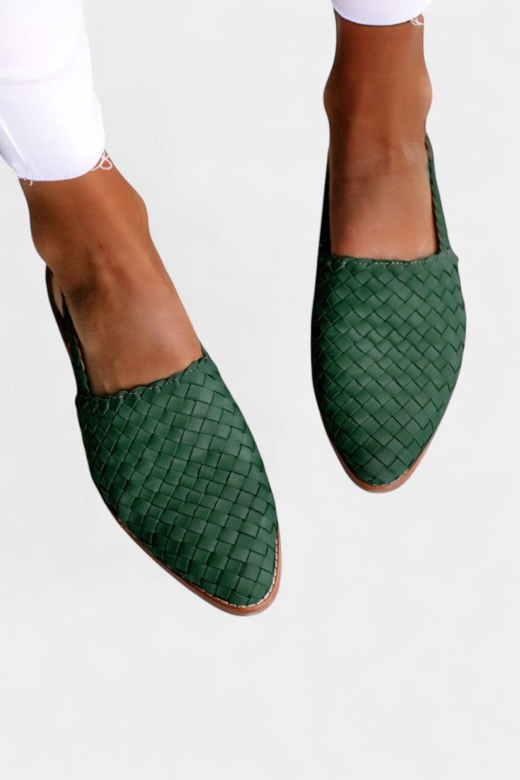 Isadora Mules Trenzados con Punta Fina y Correa Slingback