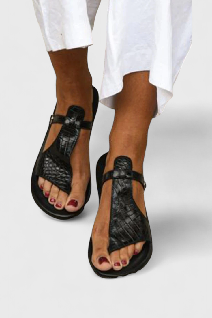 Tavia Sandalias Negras con Hebilla y Detalle Animal Print en Relieve