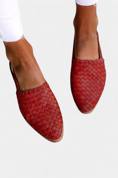 Isadora Mules Trenzados con Punta Fina y Correa Slingback